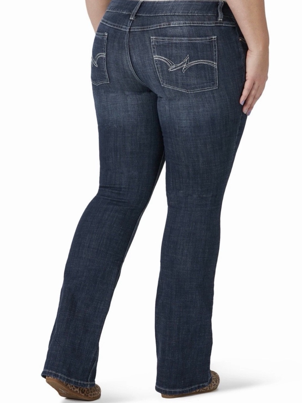 NWT Wrangler Women's Plus Size size 26w x30L Essential Mid Rise Bootcut Jeans*
